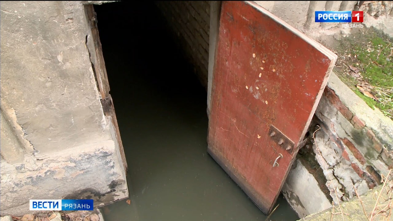 Переполненные коллекторы стали причиной нескольких коммунальных аварий в Рязани