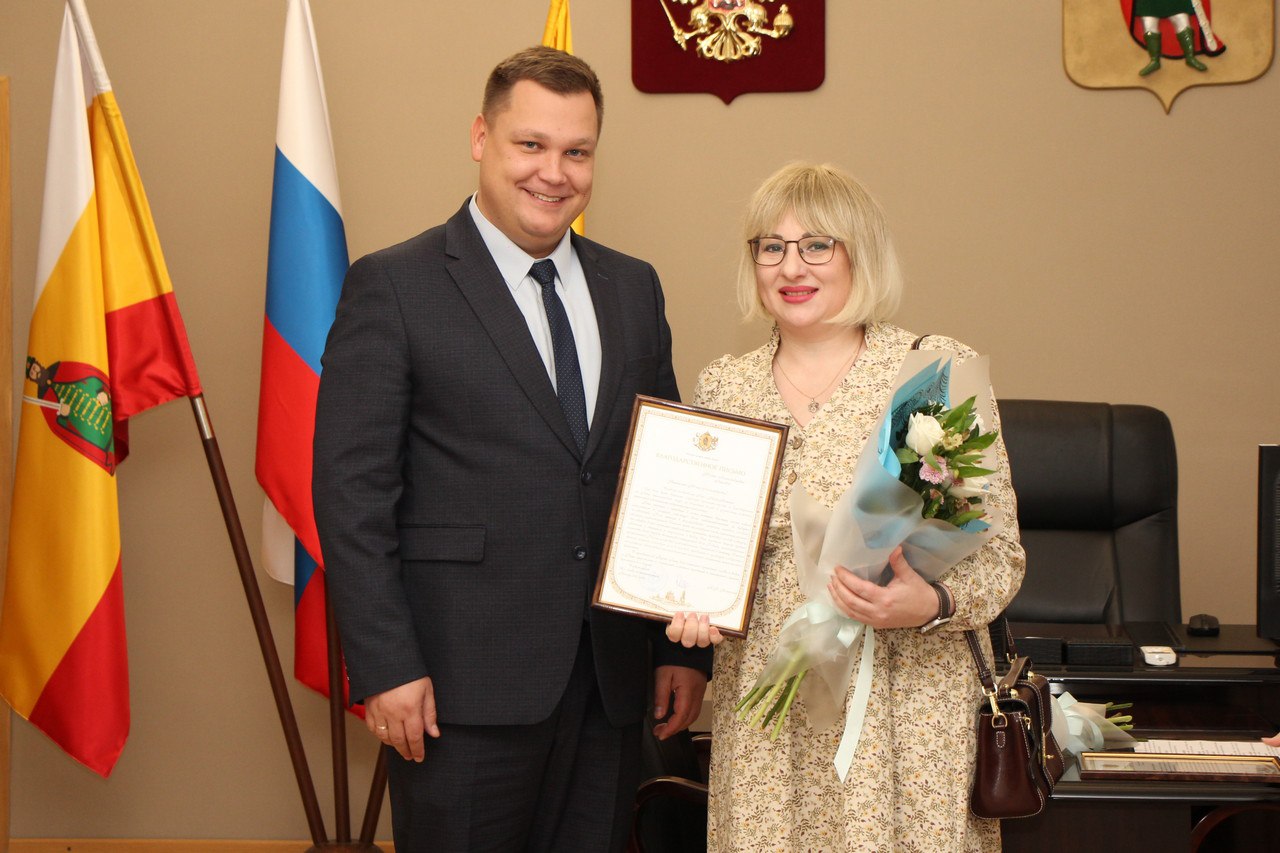 В преддверии Дня матери исполняющий обязанности главы администрации Рязани Борис Ясинский встретился с женщинами, которые воспитывают детей, активно занимаются общественной работой, являются матерями военнослужащих В преддверии Дня матери исполняющий обязанности главы администрации Рязани Борис Ясинский встретился с женщинами, которые воспитывают детей, активно занимаются общественной работой, являются матерями военнослужащих