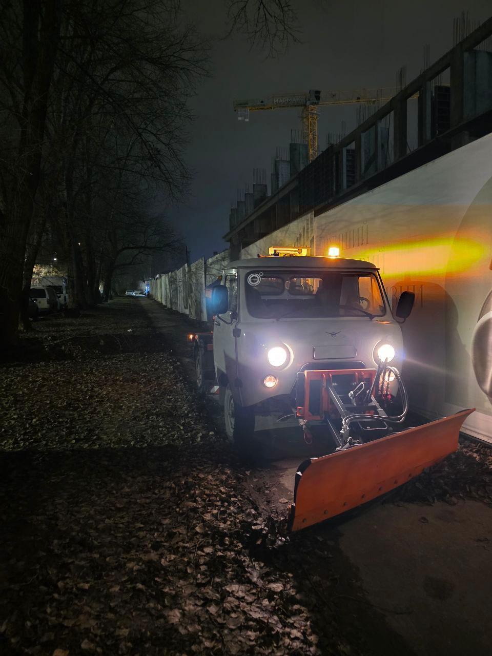 В ночь на 26 ноября подбор и вывоз грунтовых наносов осуществляли на участках улиц Горького и Свободы В ночь на 26 ноября подбор и вывоз грунтовых наносов осуществляли на участках улиц Горького и Свободы