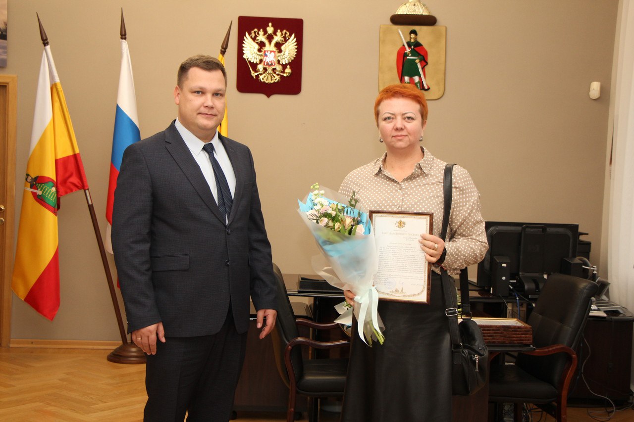 В преддверии Дня матери исполняющий обязанности главы администрации Рязани Борис Ясинский встретился с женщинами, которые воспитывают детей, активно занимаются общественной работой, являются матерями военнослужащих В преддверии Дня матери исполняющий обязанности главы администрации Рязани Борис Ясинский встретился с женщинами, которые воспитывают детей, активно занимаются общественной работой, являются матерями военнослужащих