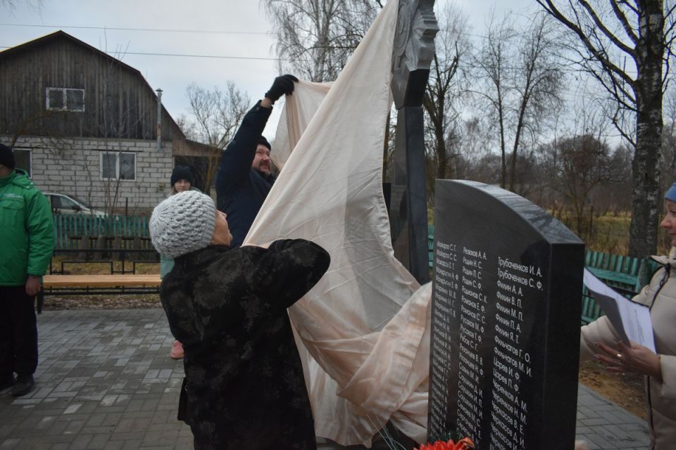 25 ноября в селе Енкаево Кадомского района открыли памятник павшим в годы Великой Отечественной войны жителям села и окрестных населенных пунктов
