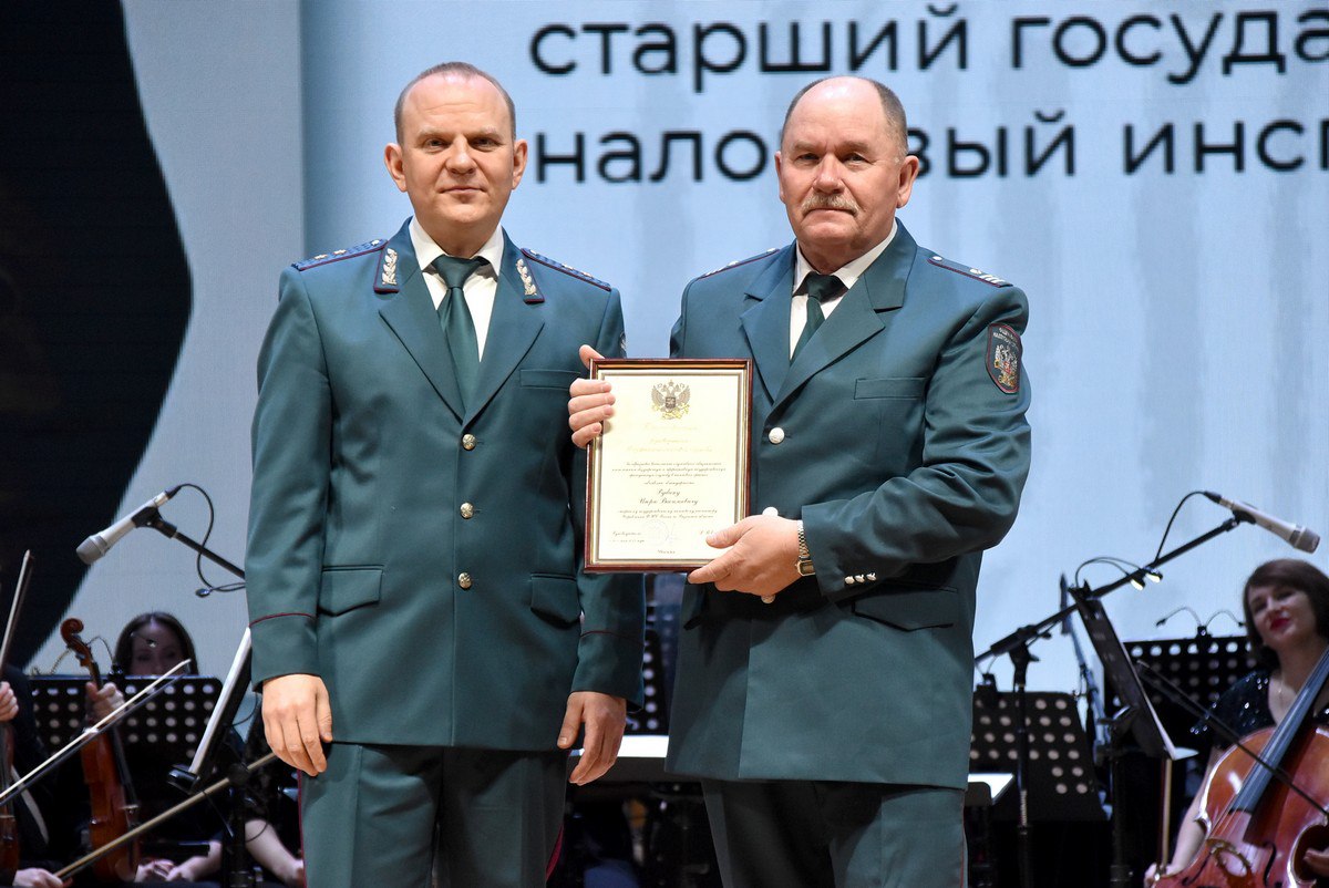 Рязанских сотрудников Федеральной налоговой службы поздравили с профессиональным праздником, который отмечают 21 ноября Рязанских сотрудников Федеральной налоговой службы поздравили с профессиональным праздником, который отмечают 21 ноября