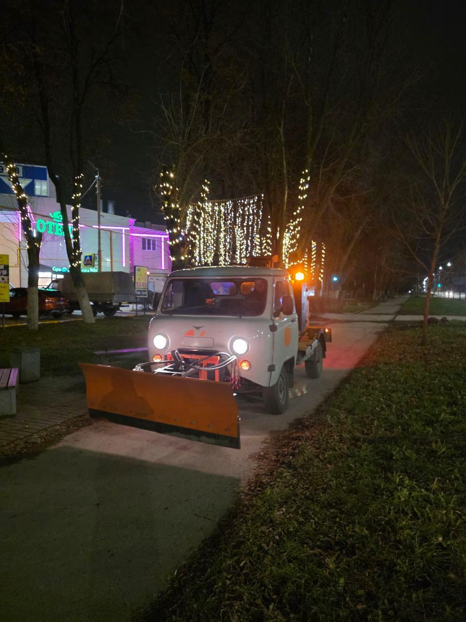 В ночь на 26 ноября подбор и вывоз грунтовых наносов осуществляли на участках улиц Горького и Свободы В ночь на 26 ноября подбор и вывоз грунтовых наносов осуществляли на участках улиц Горького и Свободы