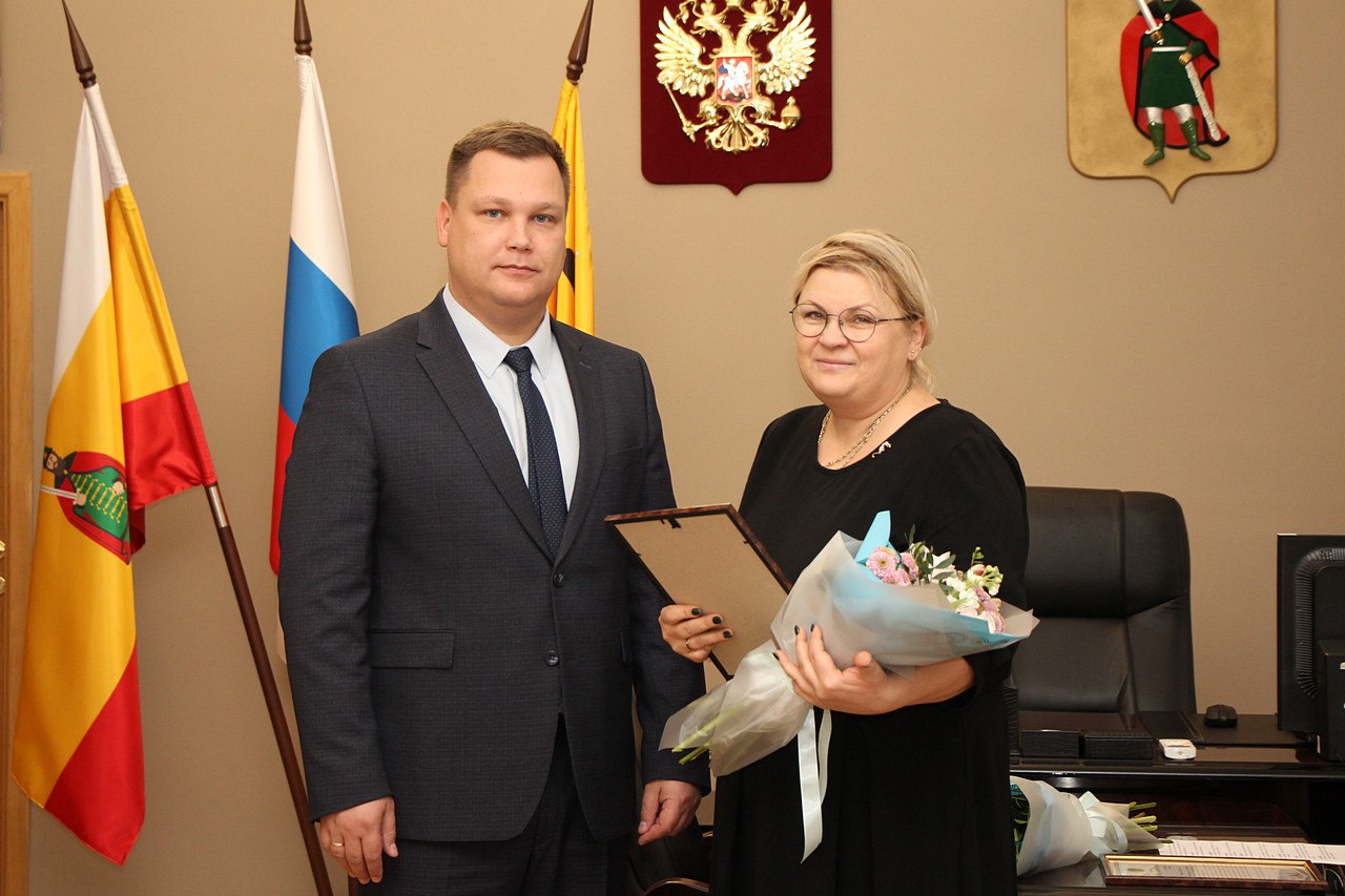 В преддверии Дня матери исполняющий обязанности главы администрации Рязани Борис Ясинский встретился с женщинами, которые воспитывают детей, активно занимаются общественной работой, являются матерями военнослужащих В преддверии Дня матери исполняющий обязанности главы администрации Рязани Борис Ясинский встретился с женщинами, которые воспитывают детей, активно занимаются общественной работой, являются матерями военнослужащих