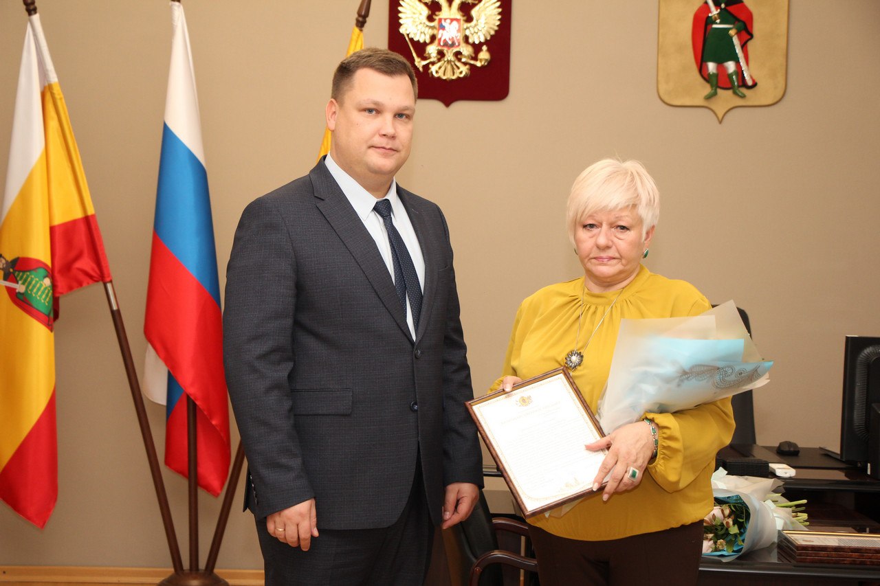 В преддверии Дня матери исполняющий обязанности главы администрации Рязани Борис Ясинский встретился с женщинами, которые воспитывают детей, активно занимаются общественной работой, являются матерями военнослужащих В преддверии Дня матери исполняющий обязанности главы администрации Рязани Борис Ясинский встретился с женщинами, которые воспитывают детей, активно занимаются общественной работой, являются матерями военнослужащих