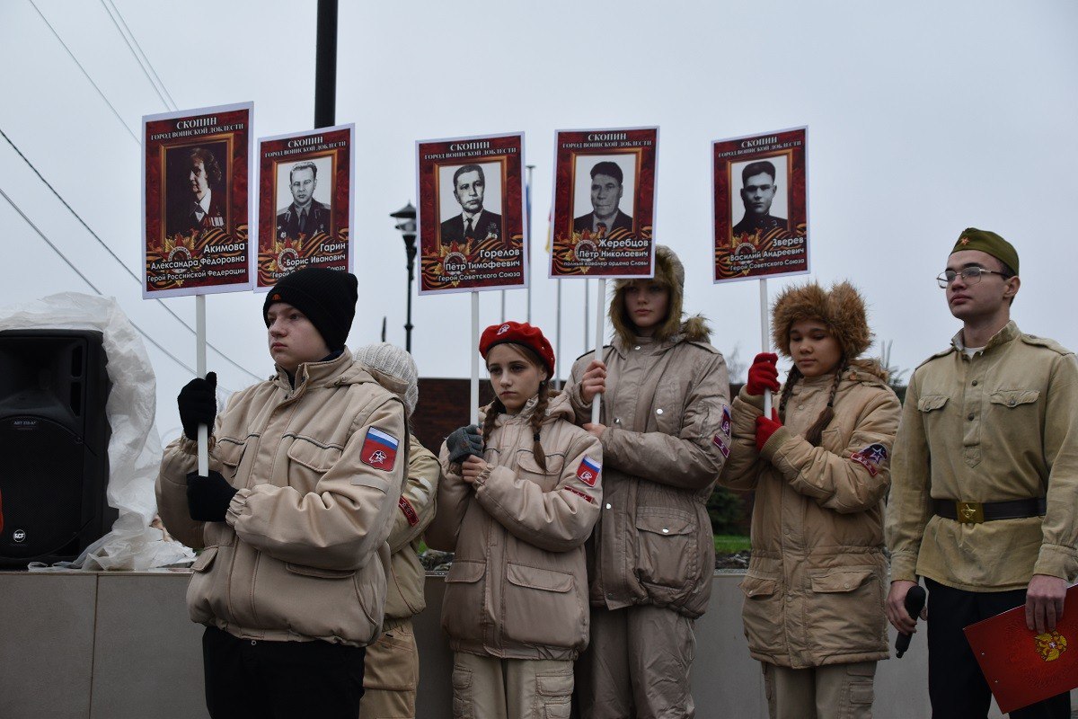 В Скопине у мемориала «Вечный огонь» прошел торжественный митинг, посвященный 84-й годовщине освобождения города от немецко-фашистских захватчиков В Скопине у мемориала «Вечный огонь» прошел торжественный митинг, посвященный 84-й годовщине освобождения города от немецко-фашистских захватчиков