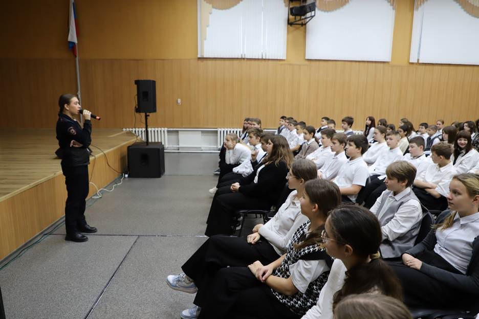 Полицейские провели в школе №44 города Рязани акцию «Рязань – наш безопасный дом» Полицейские провели в школе №44 города Рязани акцию «Рязань – наш безопасный дом»