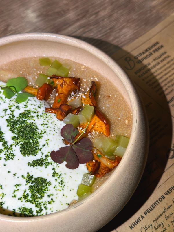 Амарантовая каша с кроличьей тушенкой и лисичками: как удивить гостей?