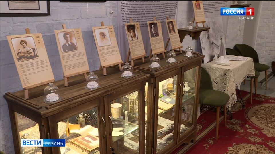 В Рязани открылась необычная выставка, которая переносит в эпоху Сергея Есенина через ароматы