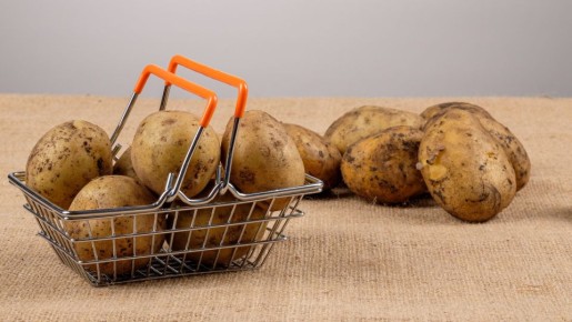 Этот салат из картошки в СССР все любили: готовится из трех продуктов