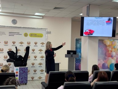 Традиционно к Дню матери сотрудники Госавтоинспекции г. Рязани встретились с будущими родителями в областном перинатальном центре