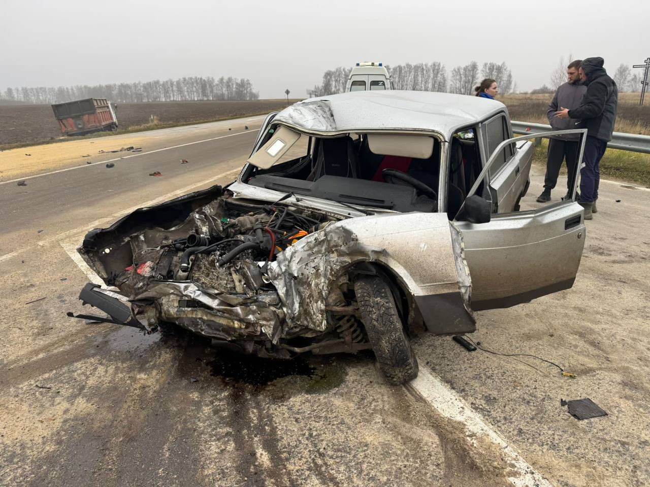 1 декабря, примерно в 10:00 на 15-ом километре автодороги «Рыбное-Константиново» в Рыбновском районе, по предварительной информации, 85-летний местный житель, управляя автомобилем «ВАЗ-2107» совершил столкновение с грузовым... 1 декабря, примерно в 10:00 на 15-ом километре автодороги «Рыбное-Константиново» в Рыбновском районе, по предварительной информации, 85-летний местный житель, управляя автомобилем «ВАЗ-2107» совершил столкновение с грузовым...