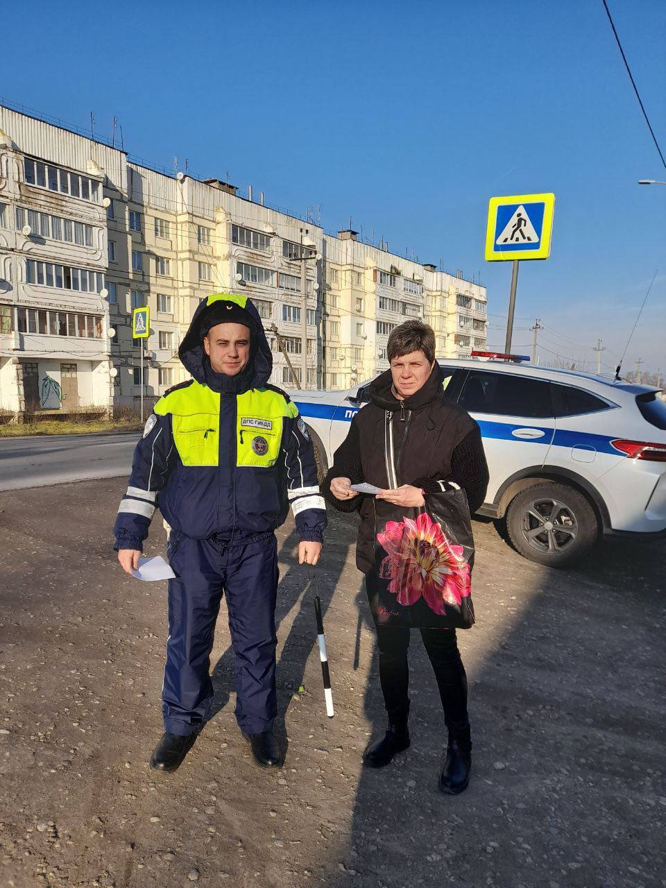 Сотрудники Госавтоинспекции Михайловского района провели профилактическую акцию «Пешеход» с раздачей информационных памяток Сотрудники Госавтоинспекции Михайловского района провели профилактическую акцию «Пешеход» с раздачей информационных памяток