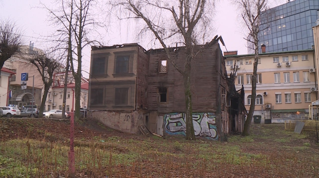 На улице Право-Лыбедская в Рязани разрушается здание