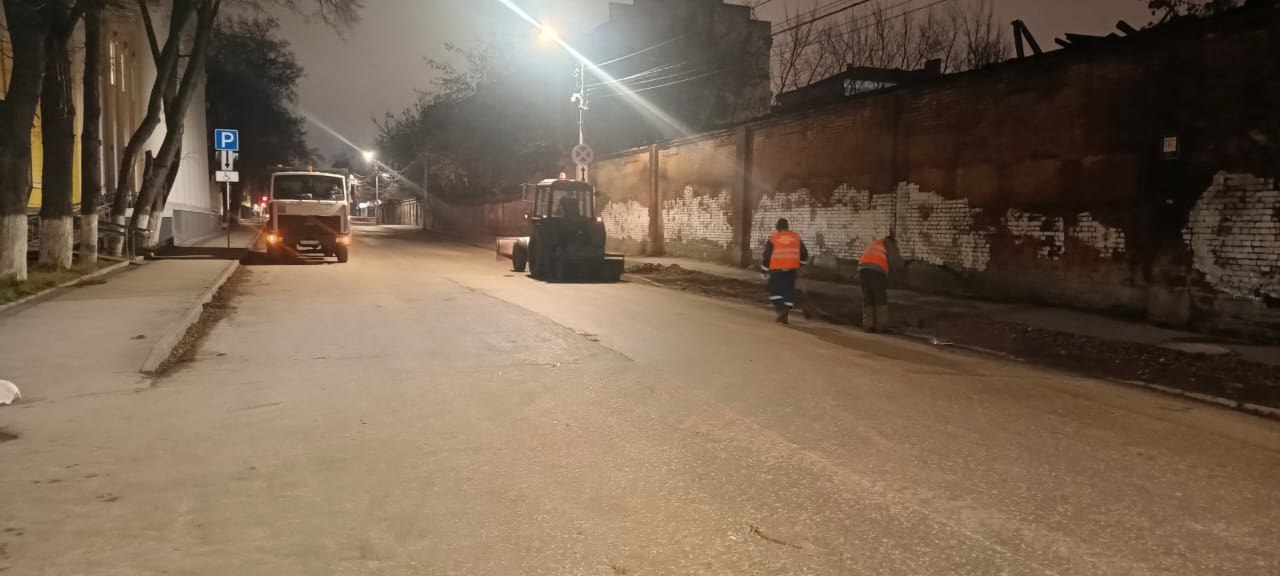 В ночь на 2 декабря спецтехника ДБГ вышла на уборку дорог общего пользования В ночь на 2 декабря спецтехника ДБГ вышла на уборку дорог общего пользования