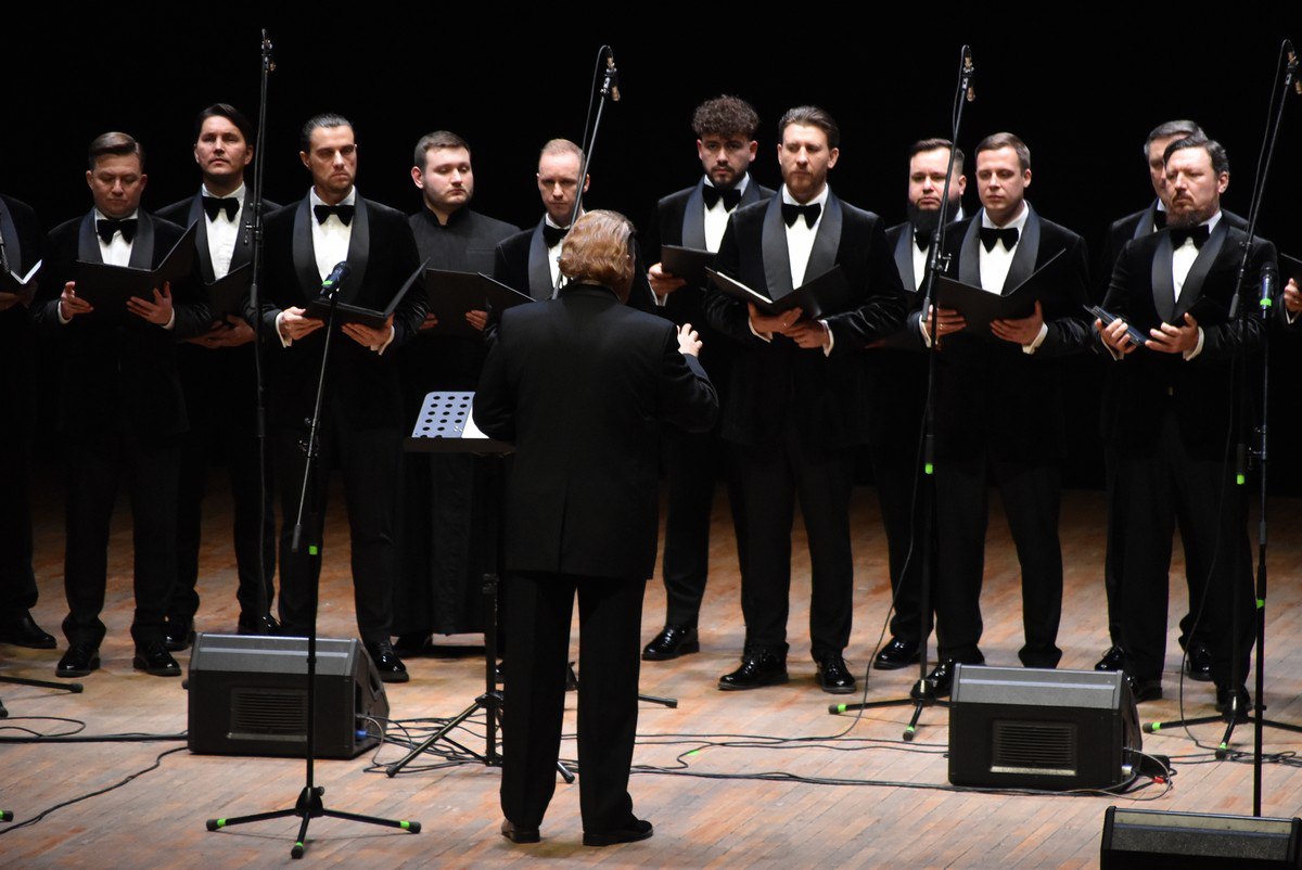 В Рязани выступил хор Сретенского мужского монастыря В Рязани выступил хор Сретенского мужского монастыря