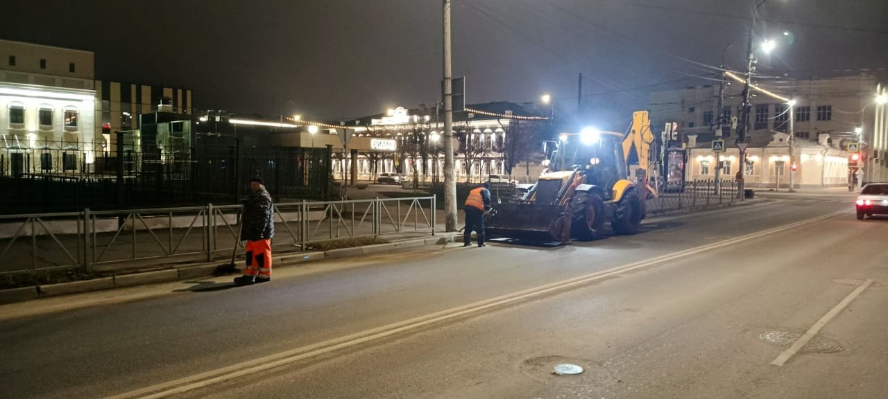 В ночь на 2 декабря спецтехника ДБГ вышла на уборку дорог общего пользования В ночь на 2 декабря спецтехника ДБГ вышла на уборку дорог общего пользования