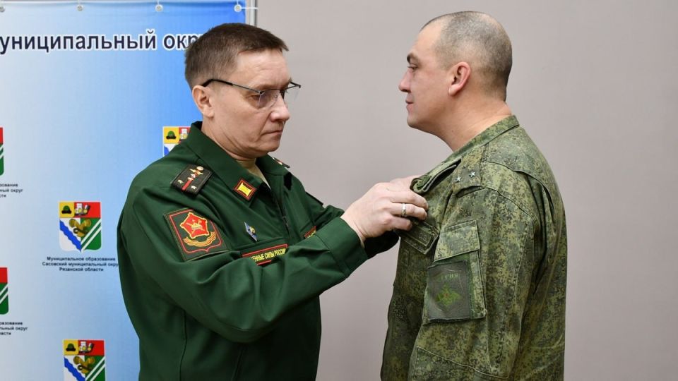 В Сасове вручили «Медаль Суворова» участнику спецоперации старшему лейтенанту Сергею Зеленухину