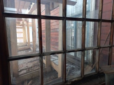 Рабочие, реставрирующие «резной домик» в Нижнем городском парке, сделали неожиданную находку: под вскрытыми полами обнаружился бюст Ленина