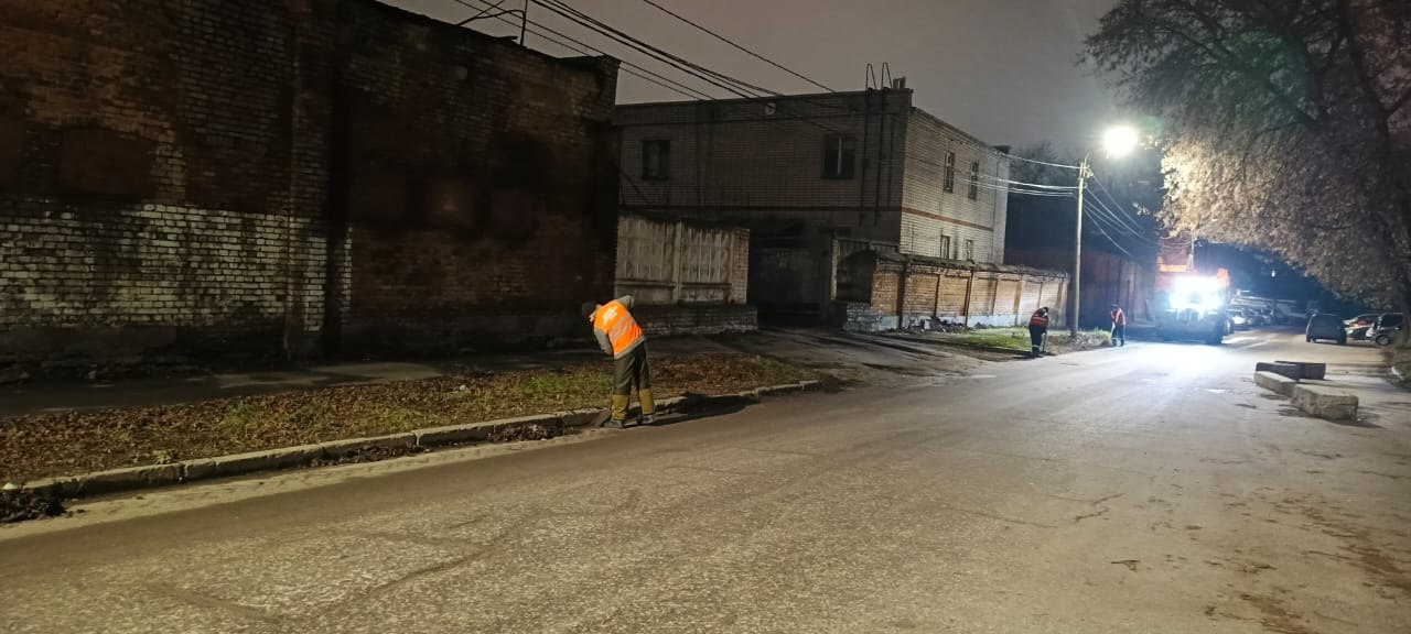 В ночь на 2 декабря спецтехника ДБГ вышла на уборку дорог общего пользования В ночь на 2 декабря спецтехника ДБГ вышла на уборку дорог общего пользования