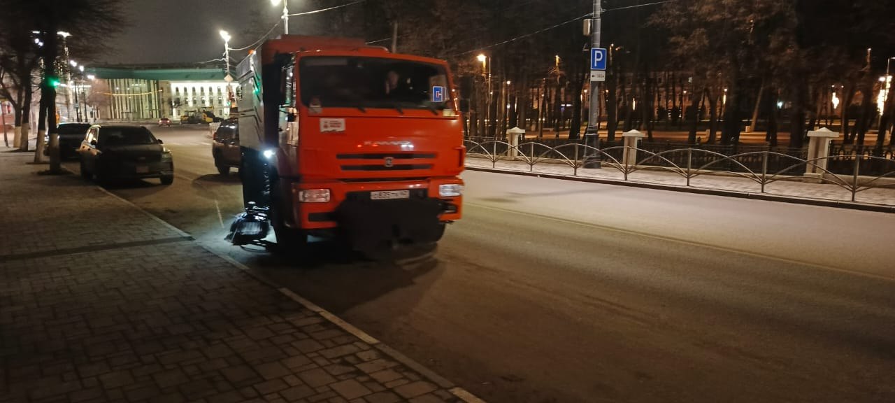 В ночь на 2 декабря спецтехника ДБГ вышла на уборку дорог общего пользования В ночь на 2 декабря спецтехника ДБГ вышла на уборку дорог общего пользования