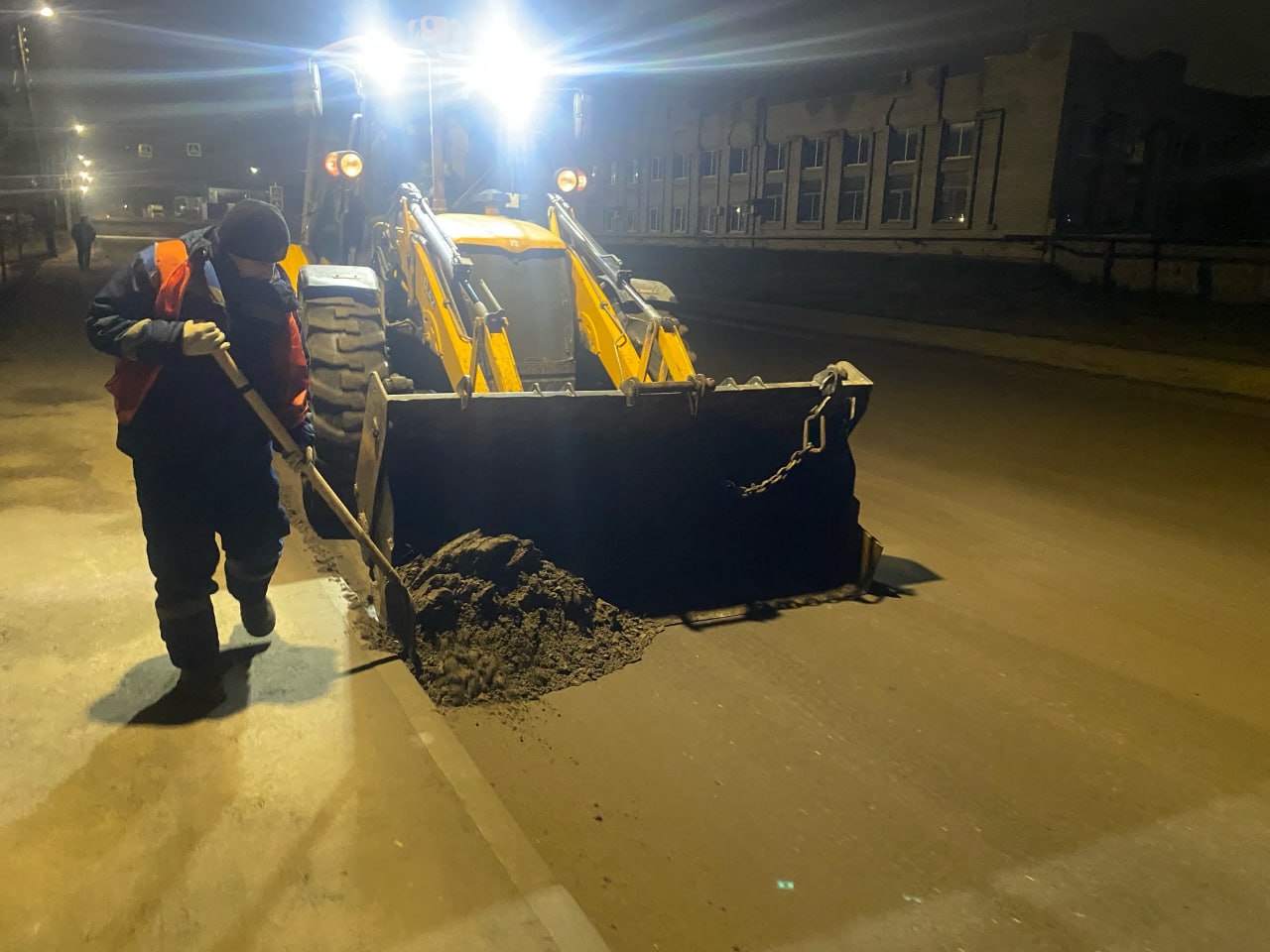 В ночь на 3 декабря подбор и вывоз грунтовых наносов осуществлялся на улице Рязанской В ночь на 3 декабря подбор и вывоз грунтовых наносов осуществлялся на улице Рязанской