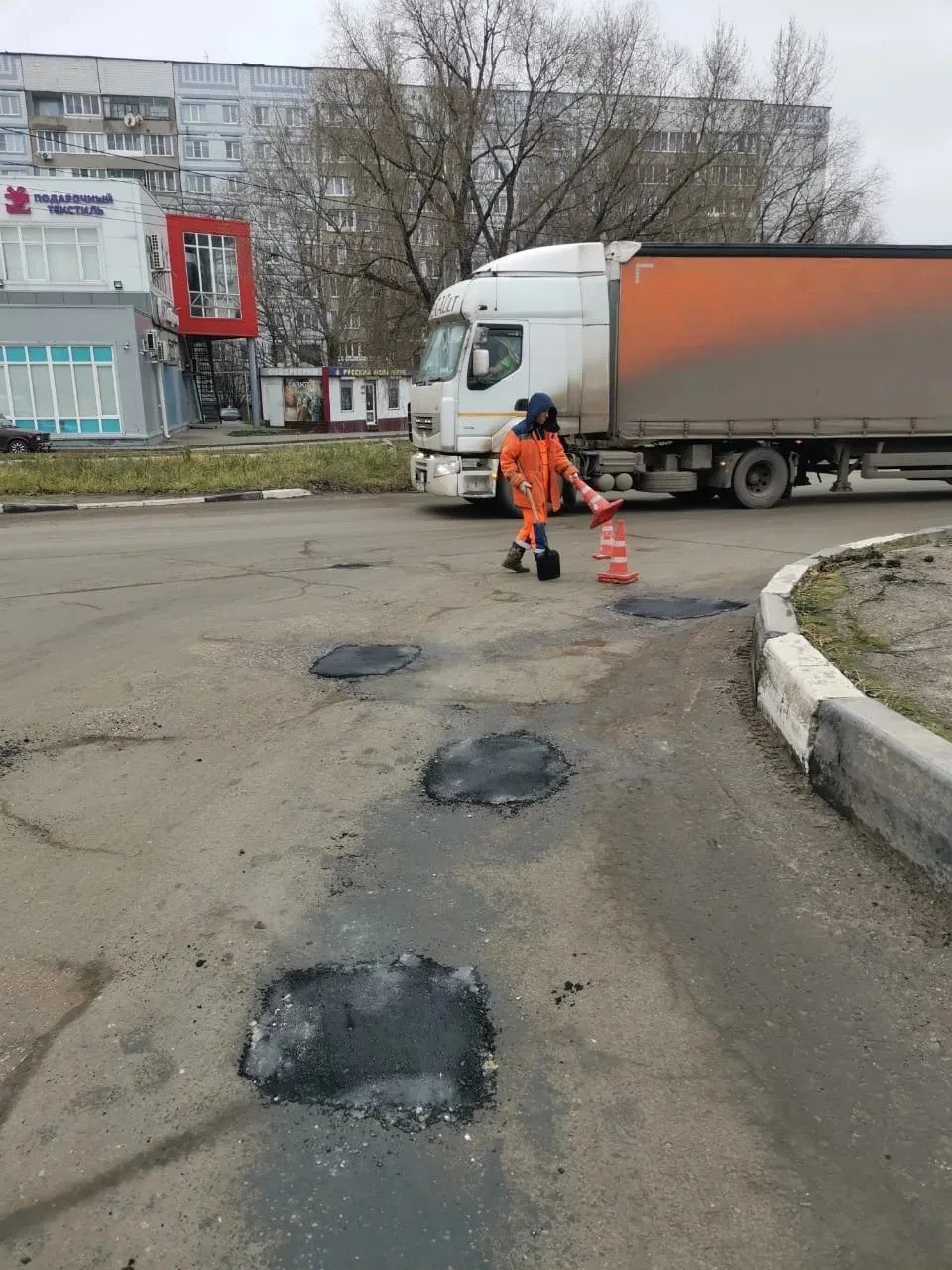 Днем 3 декабря в городе работают сотрудники и спецтехника ДБГ Днем 3 декабря в городе работают сотрудники и спецтехника ДБГ