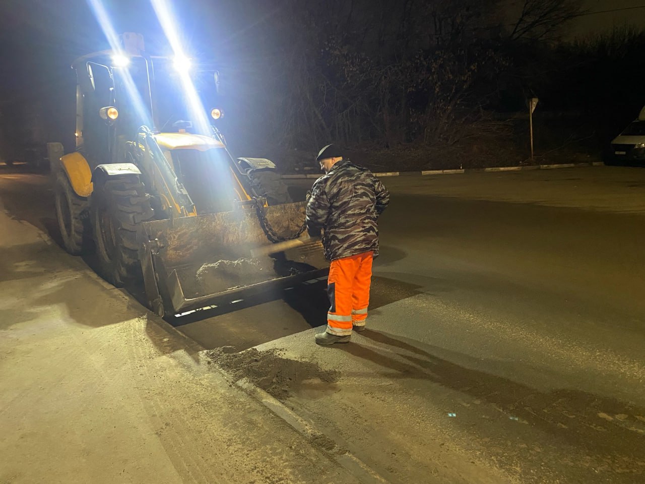 В ночь на 3 декабря подбор и вывоз грунтовых наносов осуществлялся на улице Рязанской В ночь на 3 декабря подбор и вывоз грунтовых наносов осуществлялся на улице Рязанской