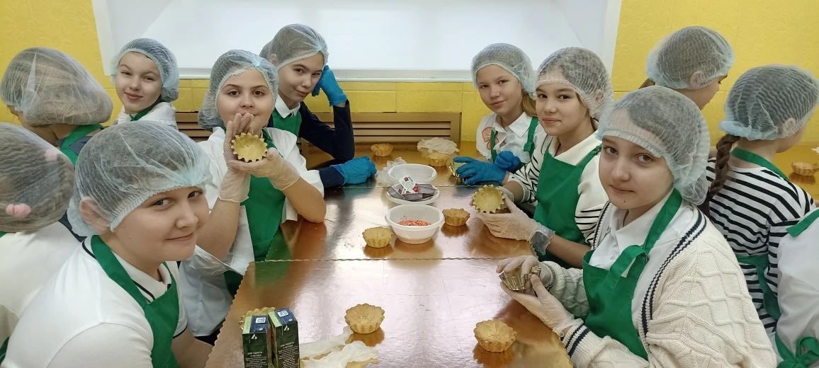 4 декабря ученики 4В класса школы №1 им. В.П. Екимецкой приняли участие в кулинарном мастер-классе, который организовали сотрудники АО «Детское питание» 4 декабря ученики 4В класса школы №1 им. В.П. Екимецкой приняли участие в кулинарном мастер-классе, который организовали сотрудники АО «Детское питание»