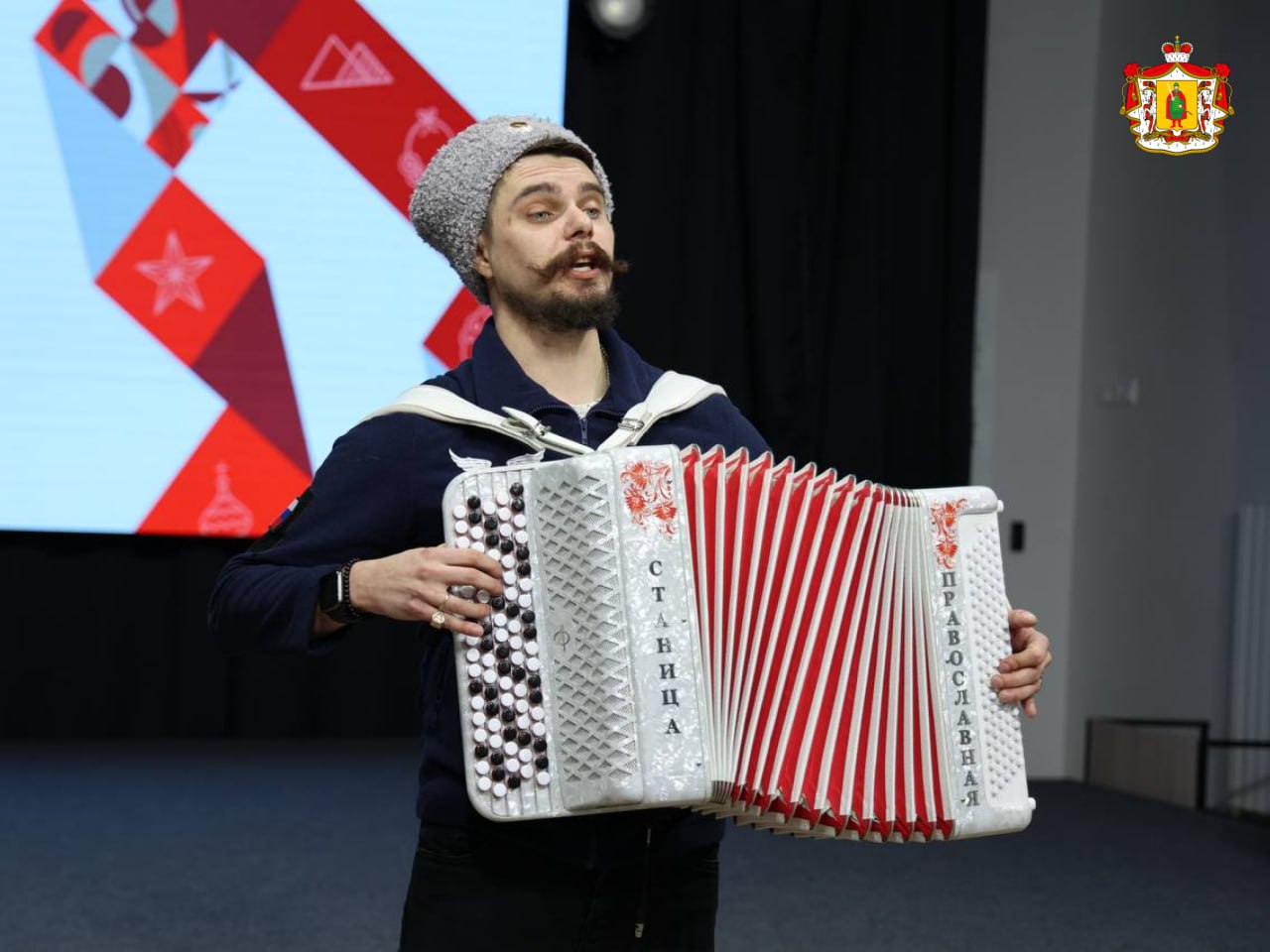 В Доме молодежи прошло торжественное открытие региональной площадки Всероссийского патриотического форума, где подвели итоги Года защитника Отечества и 80-летия Победы в Великой Отечественной войне В Доме молодежи прошло торжественное открытие региональной площадки Всероссийского патриотического форума, где подвели итоги Года защитника Отечества и 80-летия Победы в Великой Отечественной войне