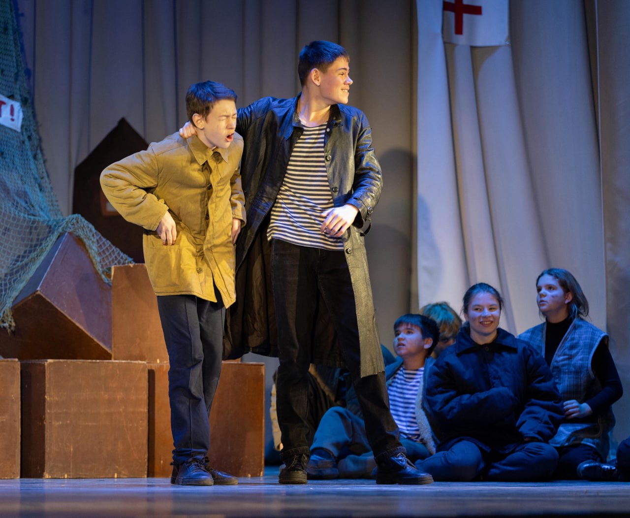 Образцовый театр-студия «Экспромт» на сцене Дворца детского творчества представил зрителям пронзительную постановку по повести Анатолия Приставкина «Солдат и мальчик», вошедшую в антологию лучших произведений о Великой... Образцовый театр-студия «Экспромт» на сцене Дворца детского творчества представил зрителям пронзительную постановку по повести Анатолия Приставкина «Солдат и мальчик», вошедшую в антологию лучших произведений о Великой...