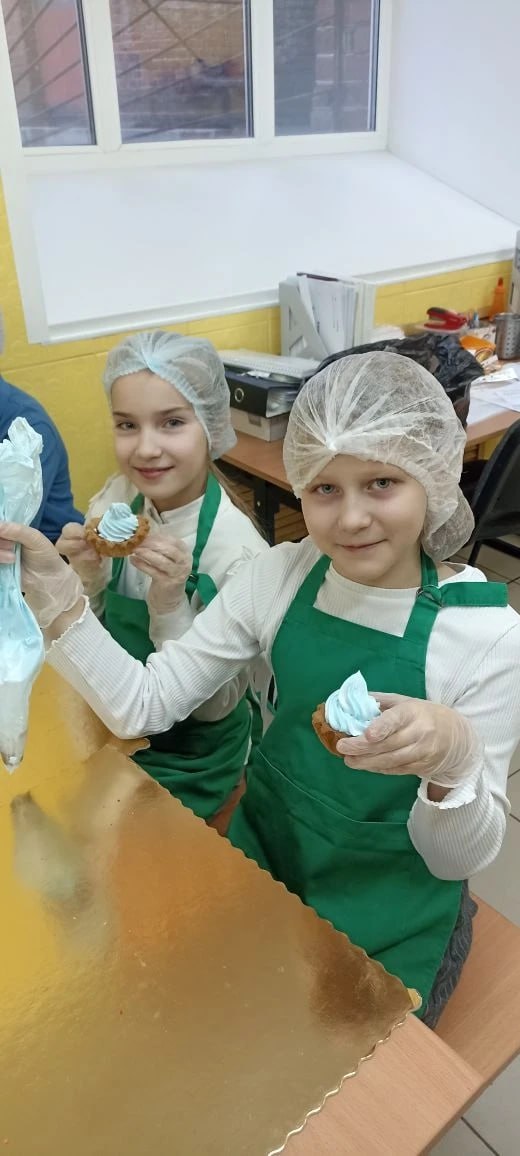 4 декабря ученики 4В класса школы №1 им. В.П. Екимецкой приняли участие в кулинарном мастер-классе, который организовали сотрудники АО «Детское питание» 4 декабря ученики 4В класса школы №1 им. В.П. Екимецкой приняли участие в кулинарном мастер-классе, который организовали сотрудники АО «Детское питание»