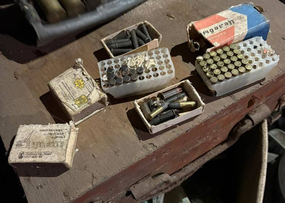 Оперативники уголовного розыска изъяли в селе Малинки Михайловского района самодельный пистолет и боеприпасы к нему