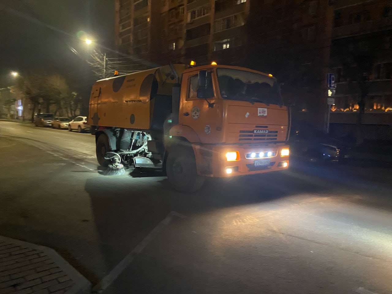В ночь на 4 декабря подбор и вывоз грунтовых наносов осуществляли на улице Циолковского, дороги общего пользования подметали во всех районах города В ночь на 4 декабря подбор и вывоз грунтовых наносов осуществляли на улице Циолковского, дороги общего пользования подметали во всех районах города