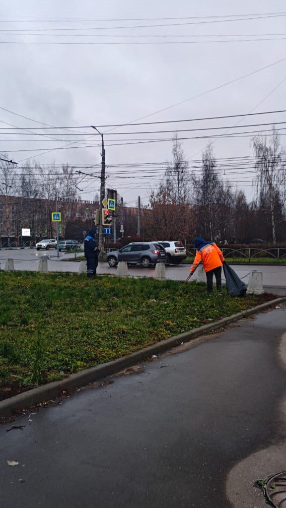 Днем 4 декабря на дороги и тротуары областного центра вышла подметально-уборочная техника ДБГ Днем 4 декабря на дороги и тротуары областного центра вышла подметально-уборочная техника ДБГ