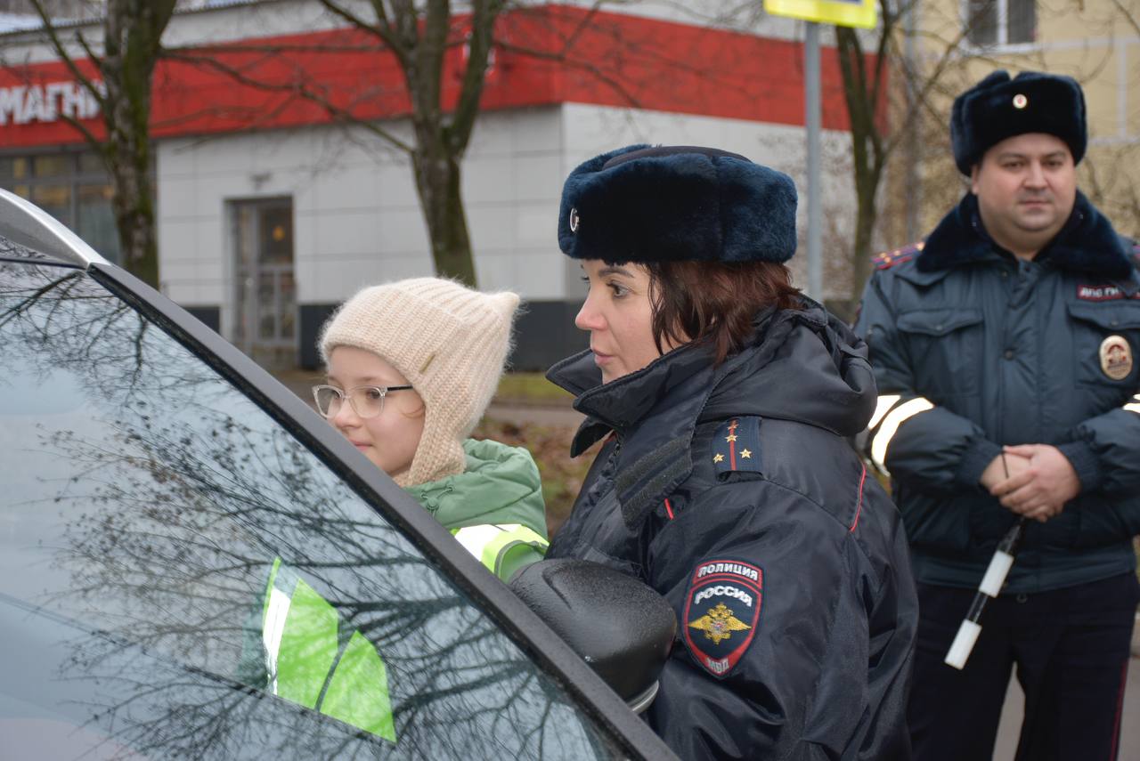 В международный день инвалида сотрудниками Госавтоинспекции совместно с учащимися специальной (коррекционной) общеобразовательной школы-интерната №26 г.Рязани проведена акция «Внимание! Слепые пешеходы!» В международный день инвалида сотрудниками Госавтоинспекции совместно с учащимися специальной (коррекционной) общеобразовательной школы-интерната №26 г.Рязани проведена акция «Внимание! Слепые пешеходы!»