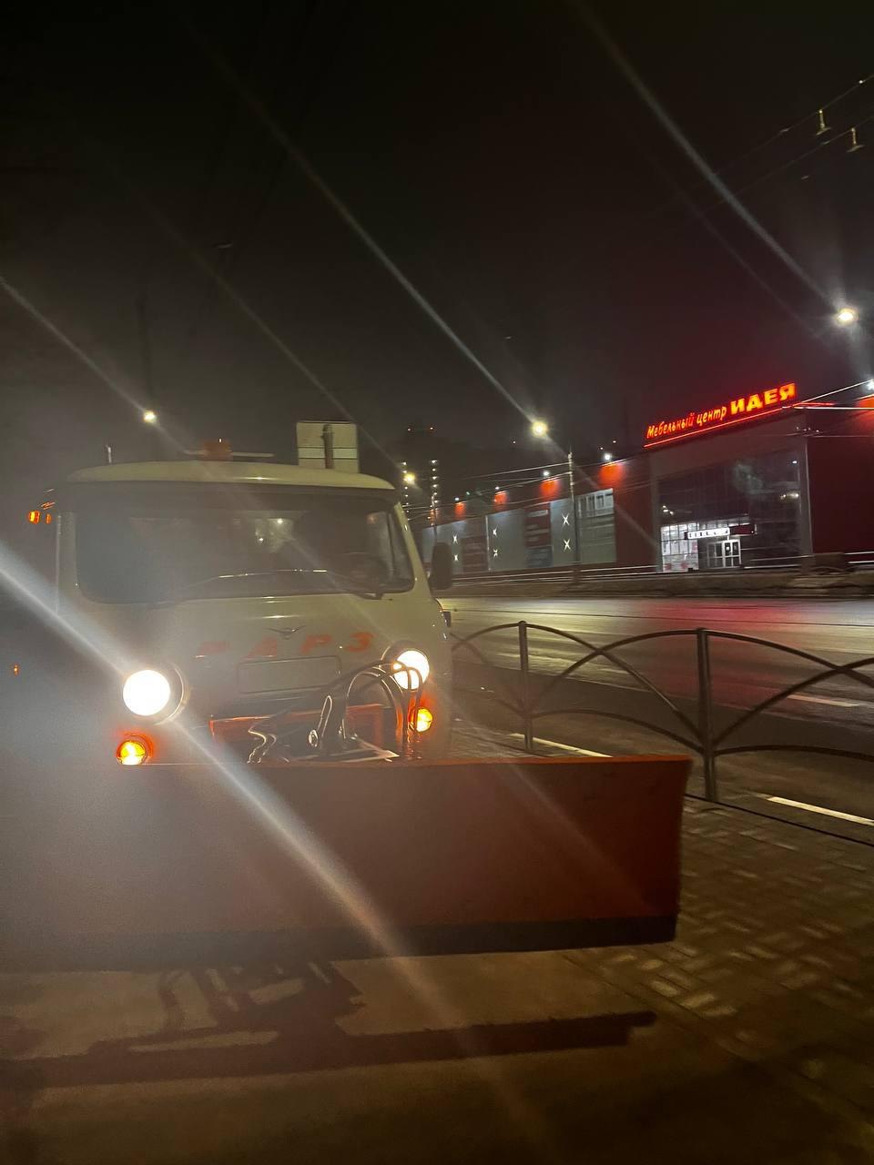 В ночь на 4 декабря подбор и вывоз грунтовых наносов осуществляли на улице Циолковского, дороги общего пользования подметали во всех районах города В ночь на 4 декабря подбор и вывоз грунтовых наносов осуществляли на улице Циолковского, дороги общего пользования подметали во всех районах города