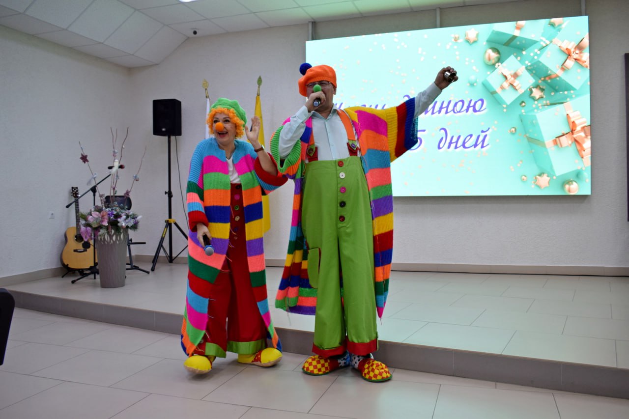 5 декабря в Центральной городской библиотеке им. С.А. Есенина состоялся праздник, посвященный 85-летию со дня ее основания 5 декабря в Центральной городской библиотеке им. С.А. Есенина состоялся праздник, посвященный 85-летию со дня ее основания