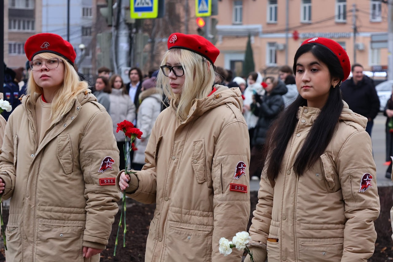 5 декабря на площади Победы прошло памятное мероприятие, посвященное 84-й годовщине начала контрнаступления советских войск в битве под Москвой 5 декабря на площади Победы прошло памятное мероприятие, посвященное 84-й годовщине начала контрнаступления советских войск в битве под Москвой