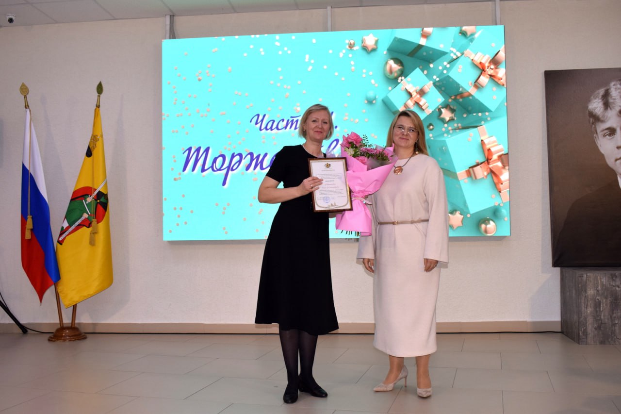 5 декабря в Центральной городской библиотеке им. С.А. Есенина состоялся праздник, посвященный 85-летию со дня ее основания 5 декабря в Центральной городской библиотеке им. С.А. Есенина состоялся праздник, посвященный 85-летию со дня ее основания