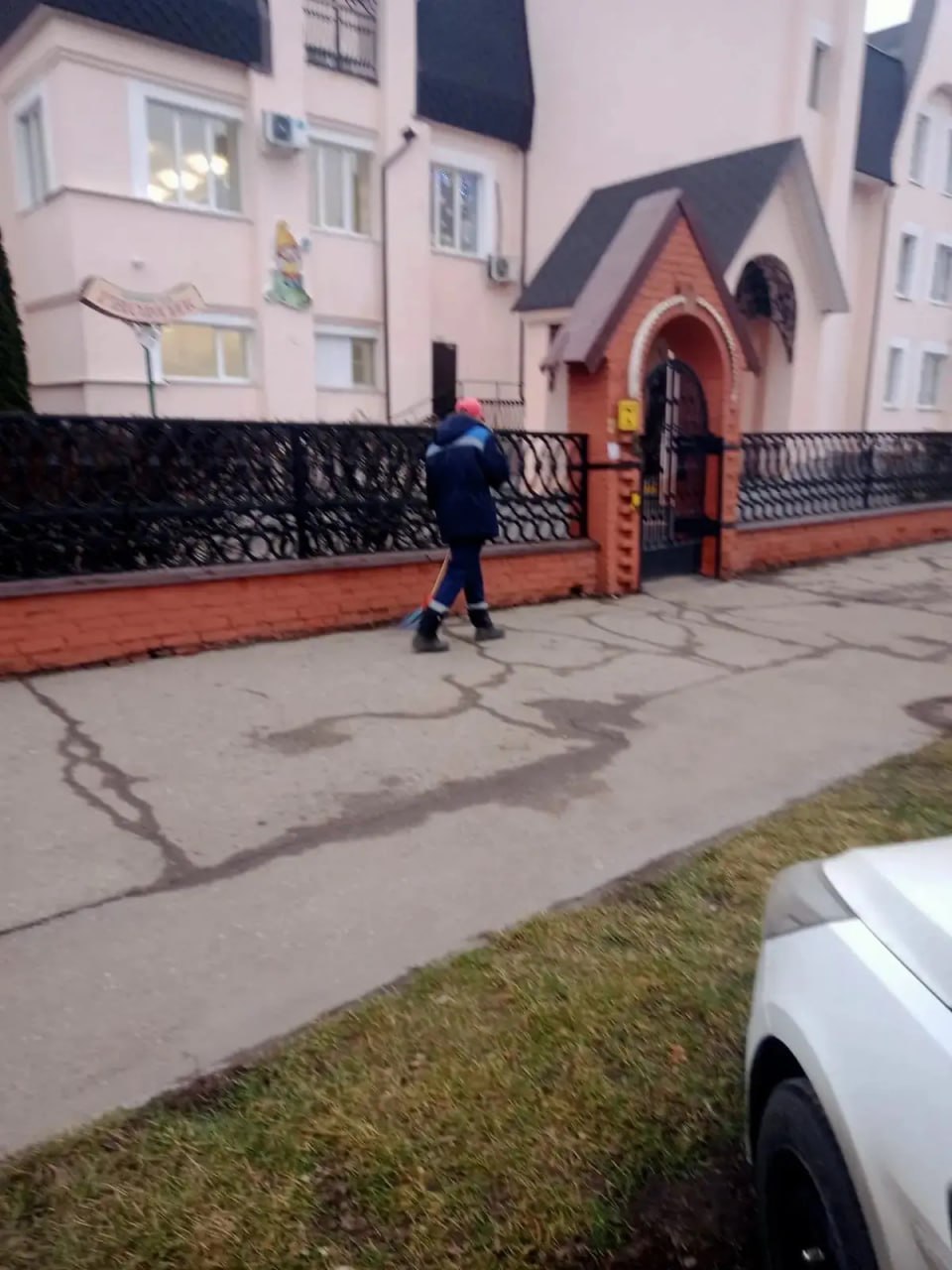 Днем 5 декабря в Рязани работает коммунальная техника и сотрудники ДБГ Днем 5 декабря в Рязани работает коммунальная техника и сотрудники ДБГ