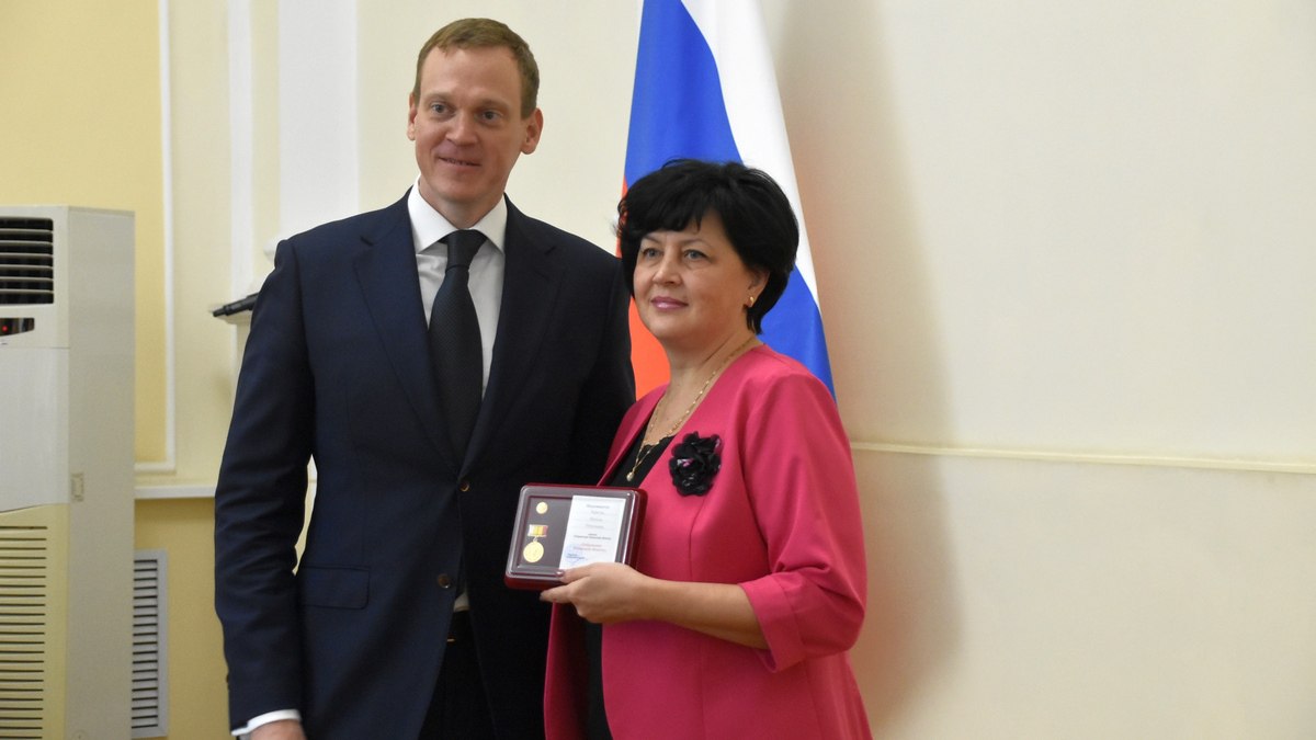 Глава региона Павел Малков вручил знаки губернатора «Доброволец Рязанской области» волонтерам Глава региона Павел Малков вручил знаки губернатора «Доброволец Рязанской области» волонтерам