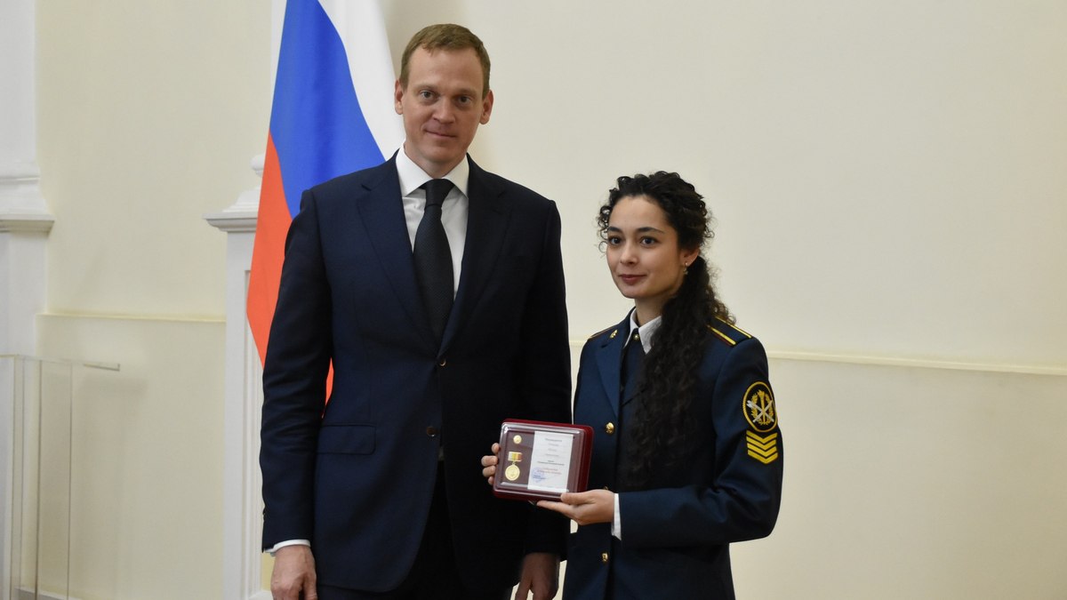 Глава региона Павел Малков вручил знаки губернатора «Доброволец Рязанской области» волонтерам Глава региона Павел Малков вручил знаки губернатора «Доброволец Рязанской области» волонтерам