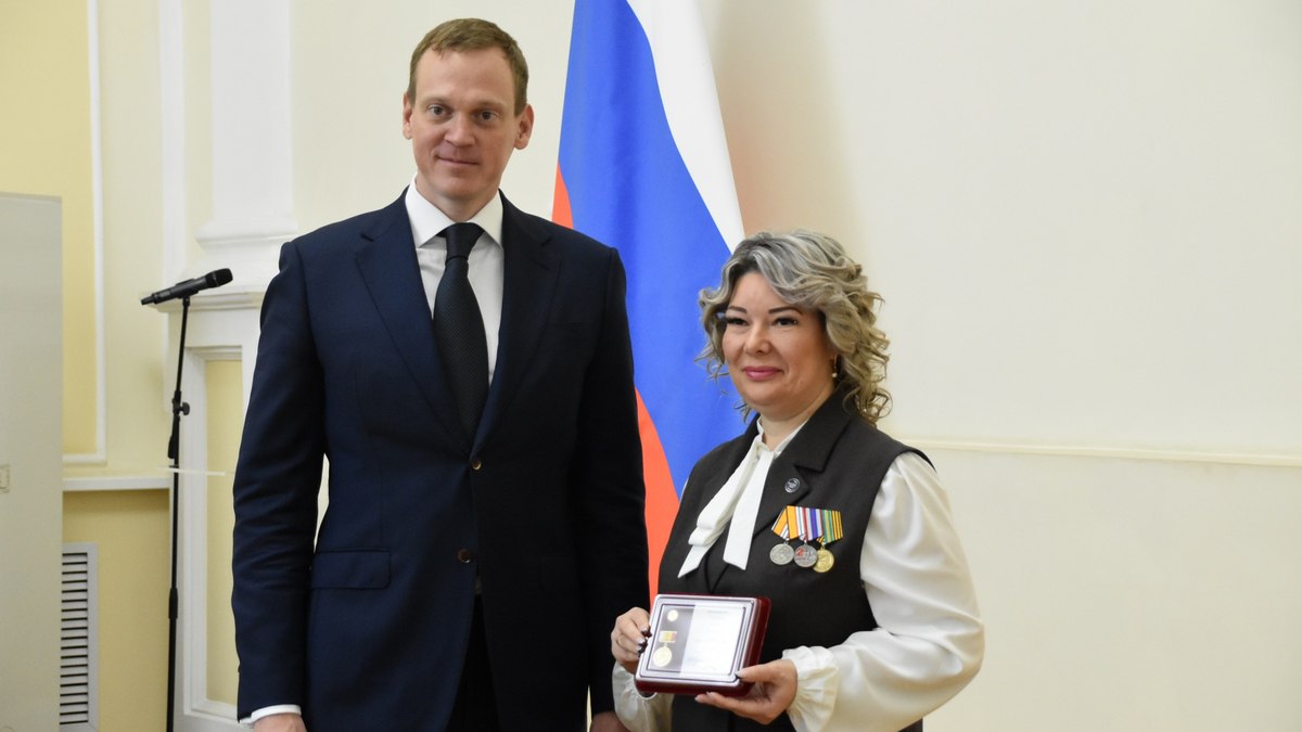 Глава региона Павел Малков вручил знаки губернатора «Доброволец Рязанской области» волонтерам Глава региона Павел Малков вручил знаки губернатора «Доброволец Рязанской области» волонтерам