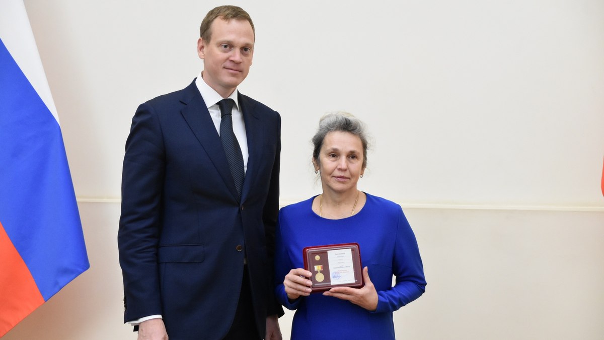 Глава региона Павел Малков вручил знаки губернатора «Доброволец Рязанской области» волонтерам Глава региона Павел Малков вручил знаки губернатора «Доброволец Рязанской области» волонтерам
