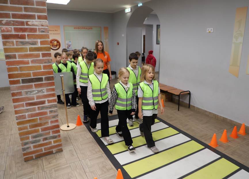 Полицейские провели в школе №1 города Рязани профилактическую акцию «Рязань – наш безопасный дом» Полицейские провели в школе №1 города Рязани профилактическую акцию «Рязань – наш безопасный дом»