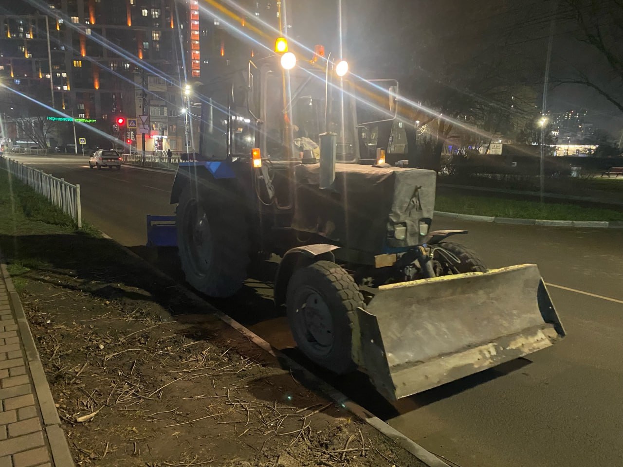 В ночь на 5 декабря бригады мехуборки чистили проезжую часть на улицах Чкалова (от Первомайского проспекта до Вокзальной), проезд Завражнова В ночь на 5 декабря бригады мехуборки чистили проезжую часть на улицах Чкалова (от Первомайского проспекта до Вокзальной), проезд Завражнова