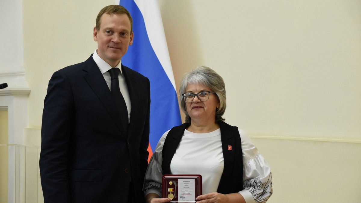 Глава региона Павел Малков вручил знаки губернатора «Доброволец Рязанской области» волонтерам Глава региона Павел Малков вручил знаки губернатора «Доброволец Рязанской области» волонтерам