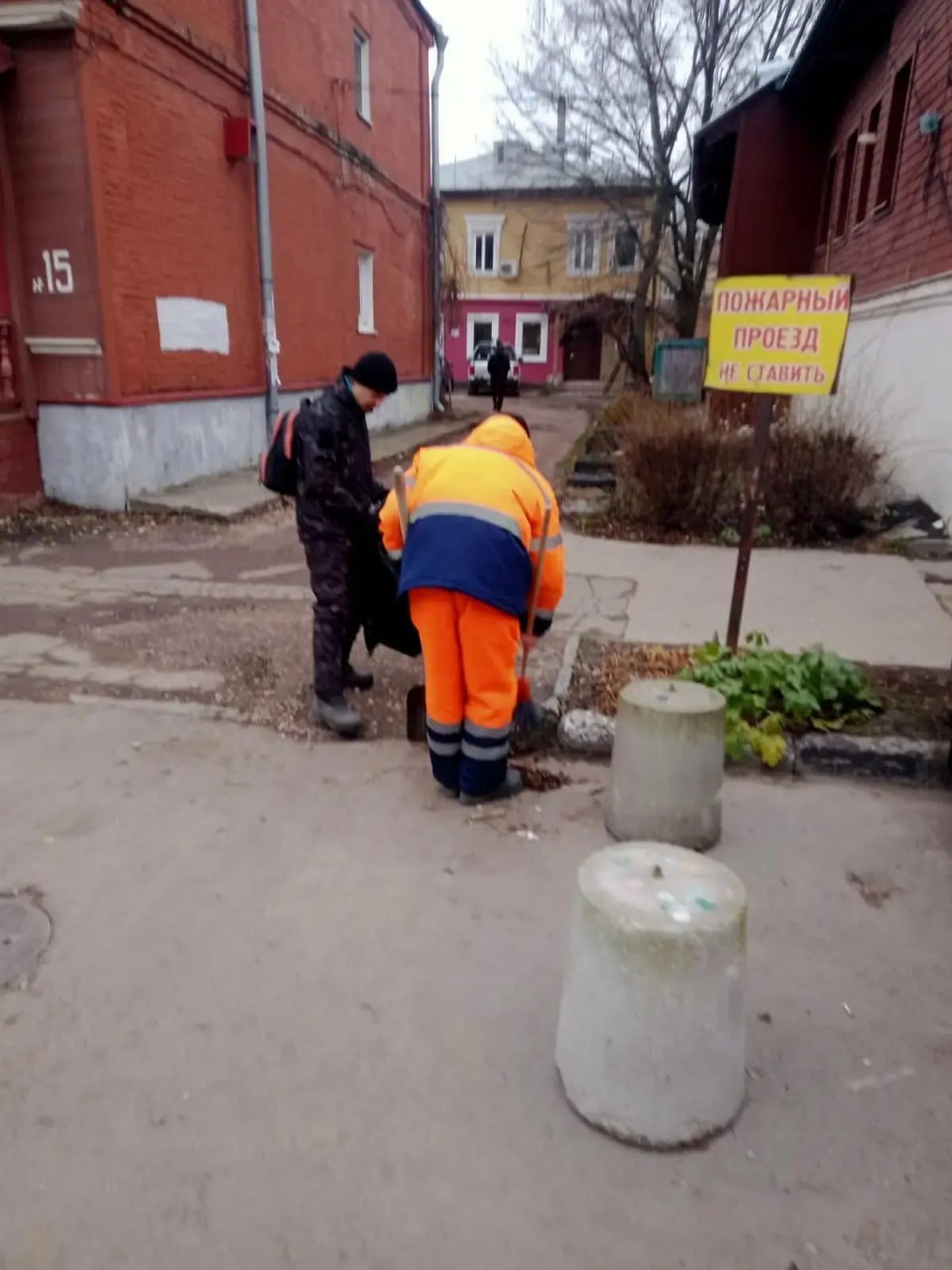 Днем 5 декабря в Рязани работает коммунальная техника и сотрудники ДБГ Днем 5 декабря в Рязани работает коммунальная техника и сотрудники ДБГ