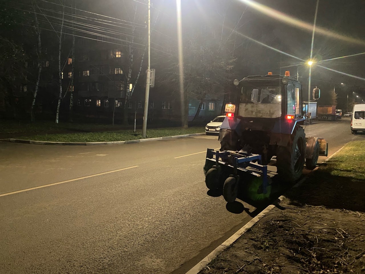 В ночь на 5 декабря бригады мехуборки чистили проезжую часть на улицах Чкалова (от Первомайского проспекта до Вокзальной), проезд Завражнова В ночь на 5 декабря бригады мехуборки чистили проезжую часть на улицах Чкалова (от Первомайского проспекта до Вокзальной), проезд Завражнова